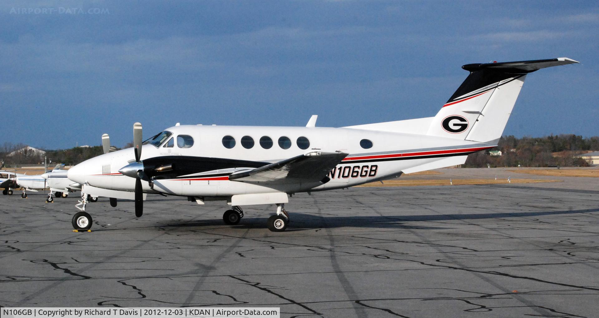 N106GB, 1986 Beech B200 King Air C/N BB-1249, 1986 Beech B200 in Danville Va.