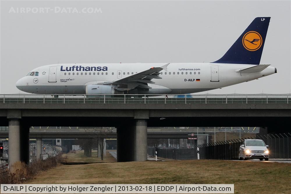 D-AILP, 1997 Airbus A319-114 C/N 717, Lining up on W1 for take-off to FRA....