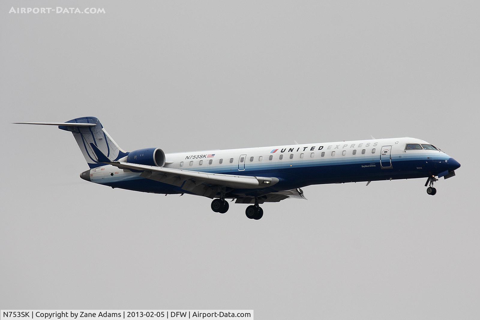 N753SK, 2005 Bombardier CRJ-701ER (CL-600-2C10) Regional Jet C/N 10214, Arriving at DFW Airport