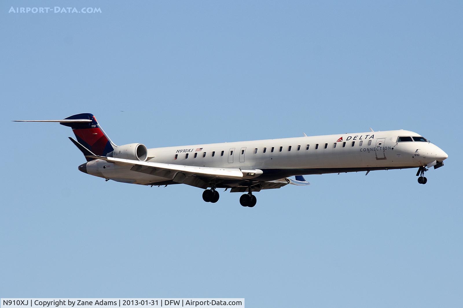 N910XJ, 2007 Bombardier CRJ-900ER (CL-600-2D24) C/N 15143, Arriving at DFW Airport