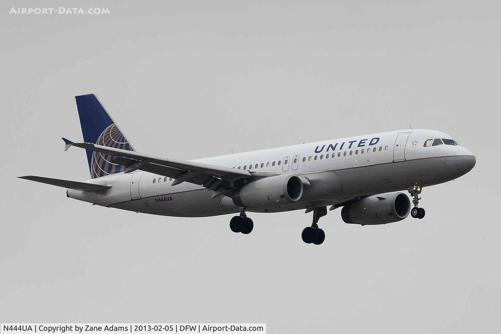 N444UA, 1998 Airbus A320-232 C/N 824, United Airbus landing at DFW Airport