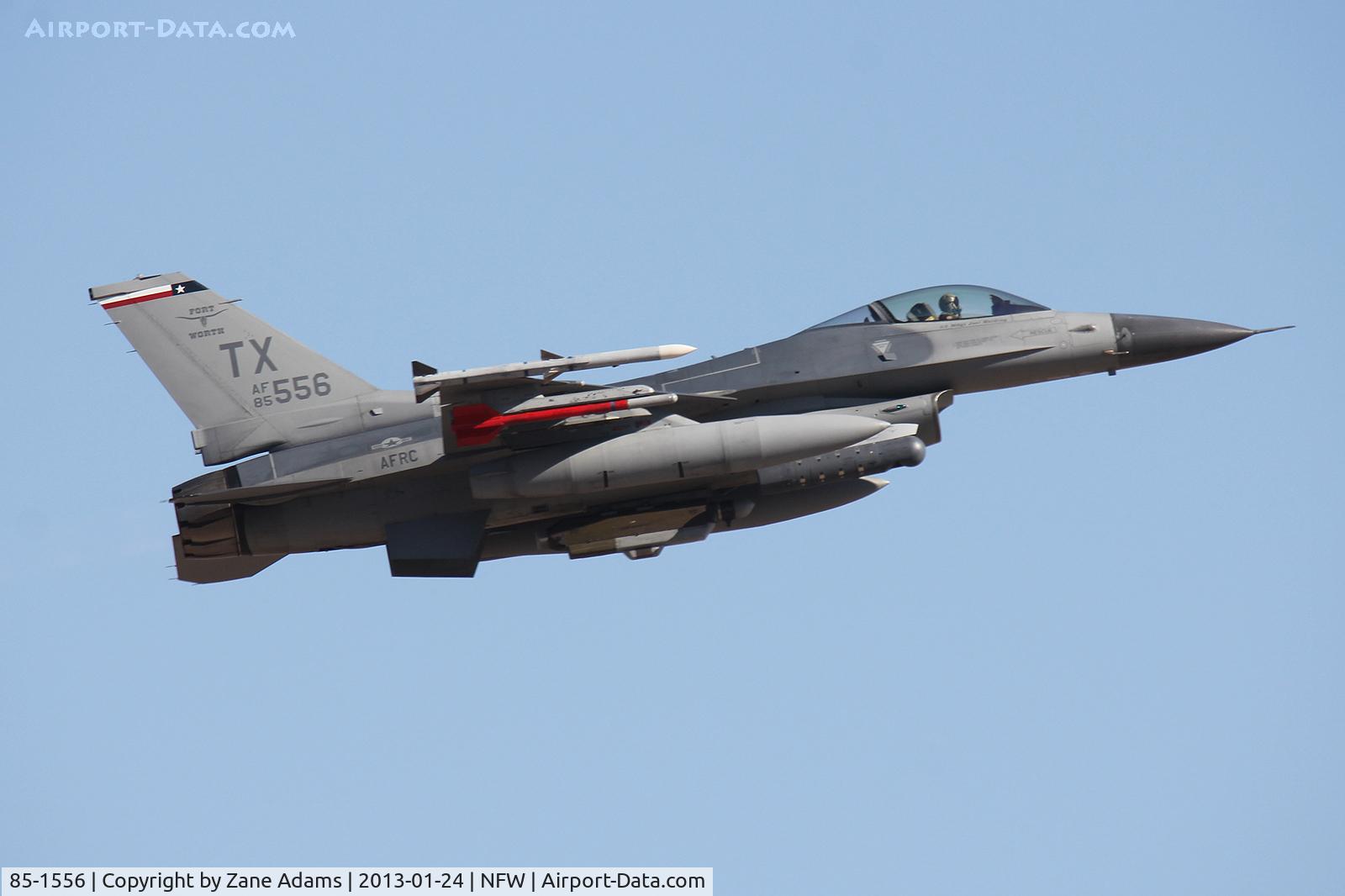 85-1556, 1985 General Dynamics F-16C Fighting Falcon C/N 5C-298, 301st FW F-16 Departing NASJRB Fort Worth