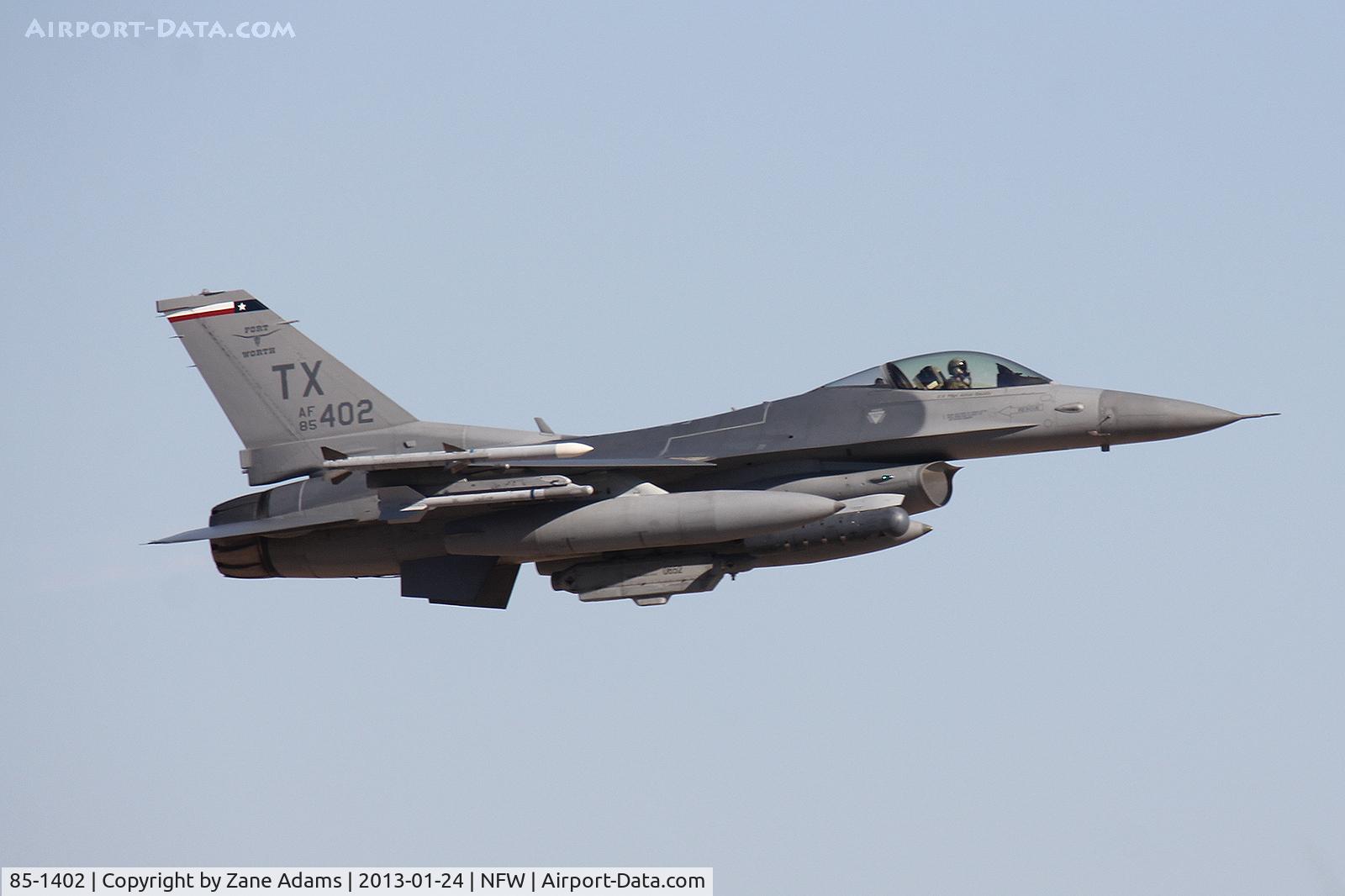 85-1402, 1987 General Dynamics F-16C Fighting Falcon C/N 5C-182, 301st FW F-16 Departing NASJRB Fort Worth