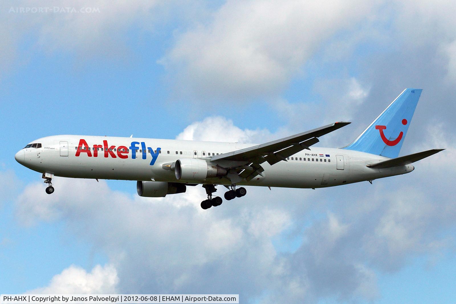 PH-AHX, 1990 Boeing 767-383 C/N 24847, ArkeFly (TUI Airlines Nederland) Boeing B767-383/ER final approach