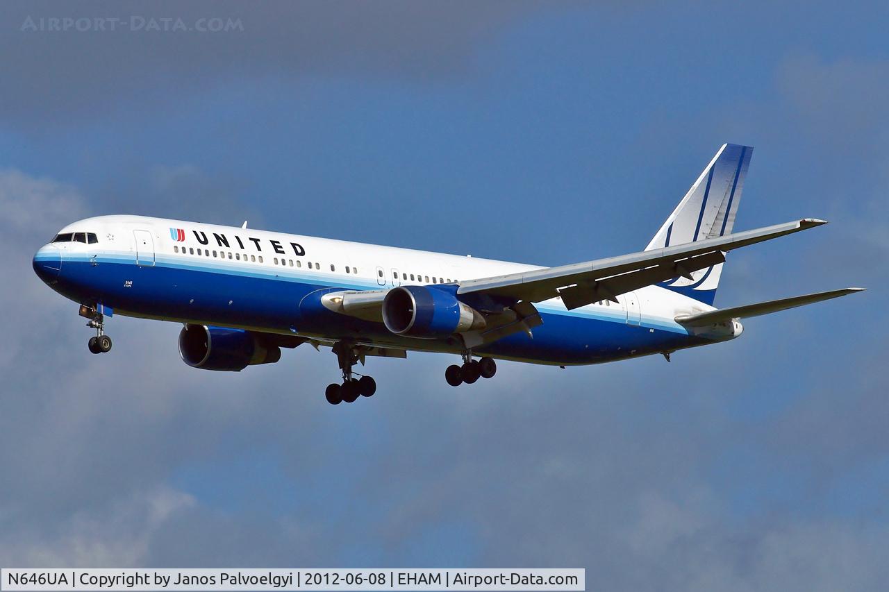 N646UA, 1992 Boeing 767-322/ER C/N 25283, Unidet Airlines Boeing B767-322/ER final aproach