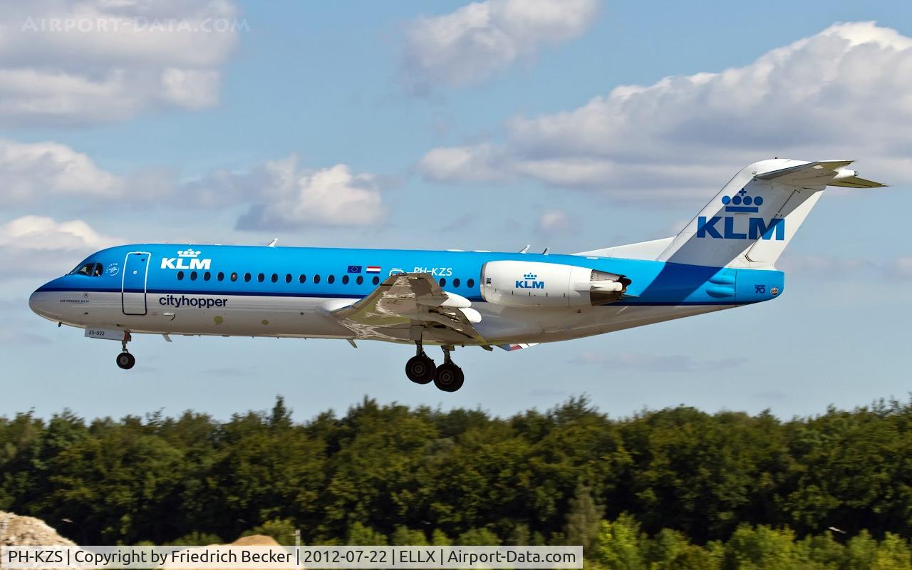 PH-KZS, 1995 Fokker F70 (F-28-0070) C/N 11540, short final RW06