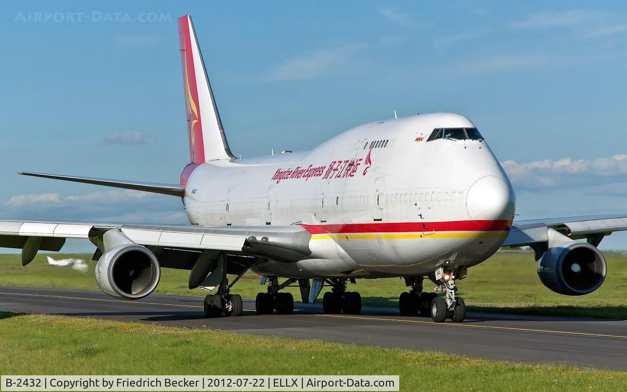 B-2432, 1998 Boeing 747-481/BCF C/N 28283, taxying to the active