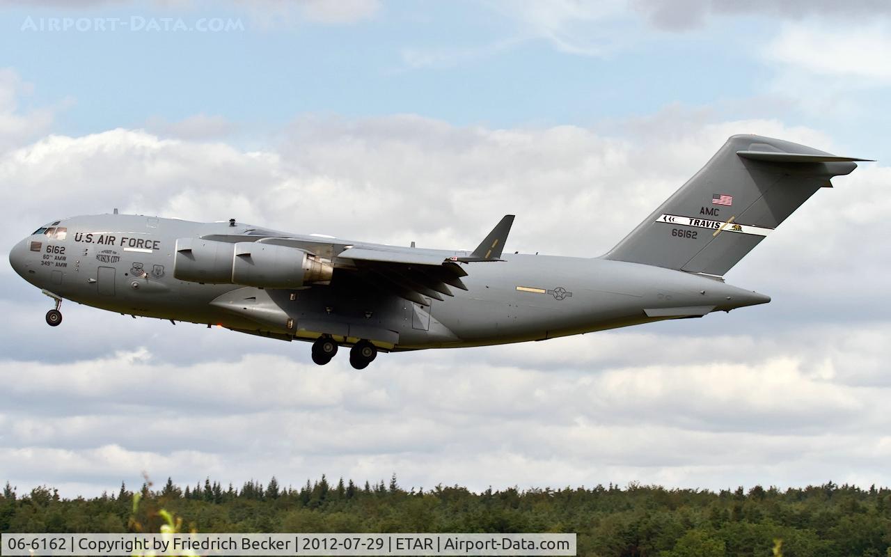 06-6162, 2006 Boeing C-17A Globemaster III C/N P-162, on final RW26