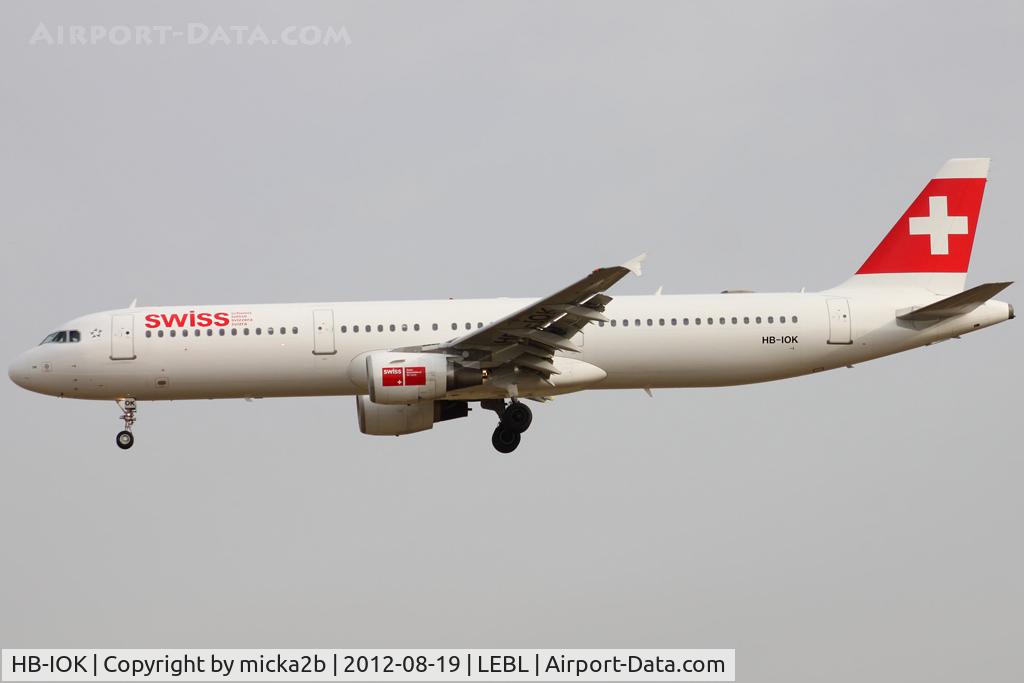 HB-IOK, 1999 Airbus A321-111 C/N 987, Landing