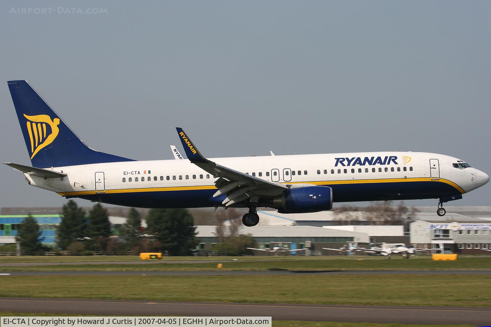 EI-CTA, 2002 Boeing 737-8AS C/N 29936, Ryanair, just about to land on runway 08.