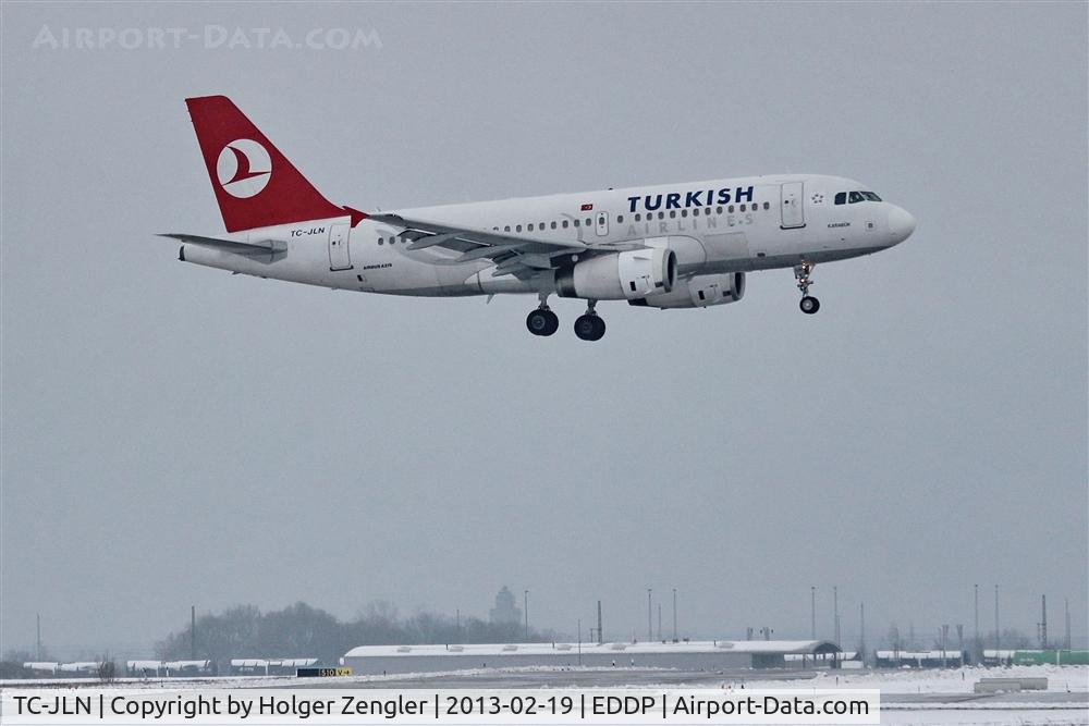 TC-JLN, 2006 Airbus A319-132 C/N 2739, Arrival on unusual rwy 26L due to busy snowplows on rwy 26R....