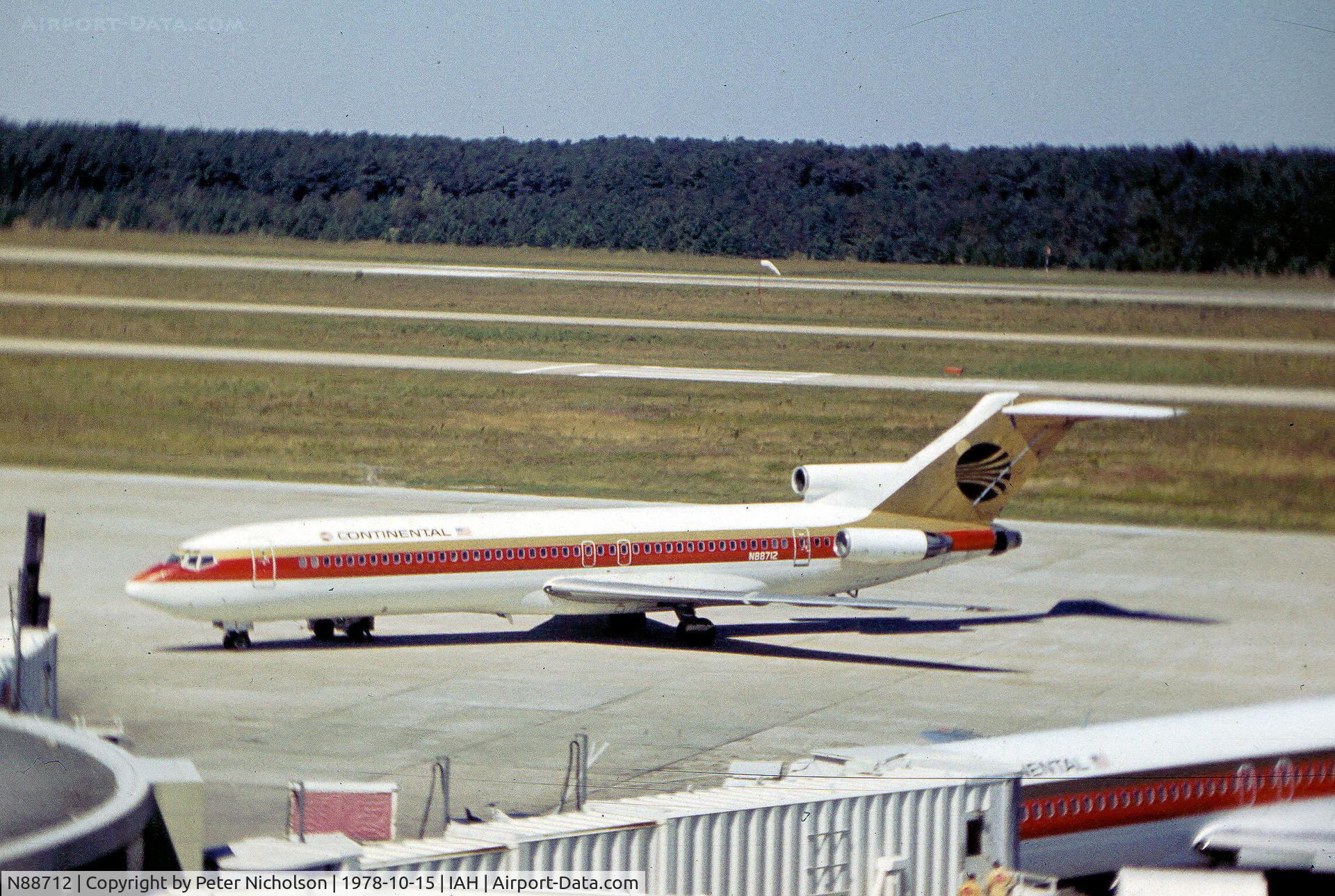 N88712, 1968 Boeing 727-224 C/N 19803, Boeing 727-224 of Continental Airlines as seen at Houston in October 1978.