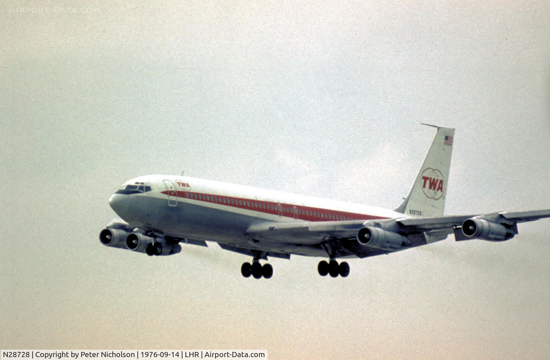 N28728, 1968 Boeing 707-331B C/N 19573, Trans-World Airlines Boeing 707-331B on finals to London Heathrow in September 1976.