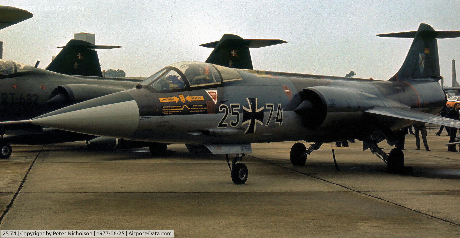 25 74, Lockheed F-104G Starfighter C/N 683-9035, German Air Force F-104G Starfighter of JBG-31 on display at the 1977 Intnl Air Tattoo at RAF Greenham Common.
