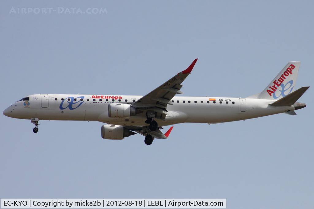 EC-KYO, 2009 Embraer 195LR (ERJ-190-200LR) C/N 19000276, Landing