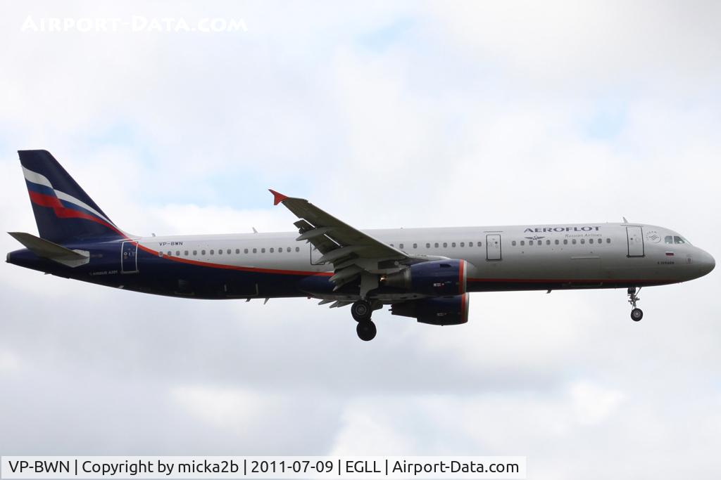 VP-BWN, 2004 Airbus A321-211 C/N 2330, Landing