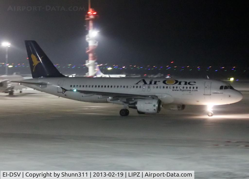 EI-DSV, 2008 Airbus A320-216 C/N 3598, Taxiing for departure rwy 04R... VCE-FCO flight...