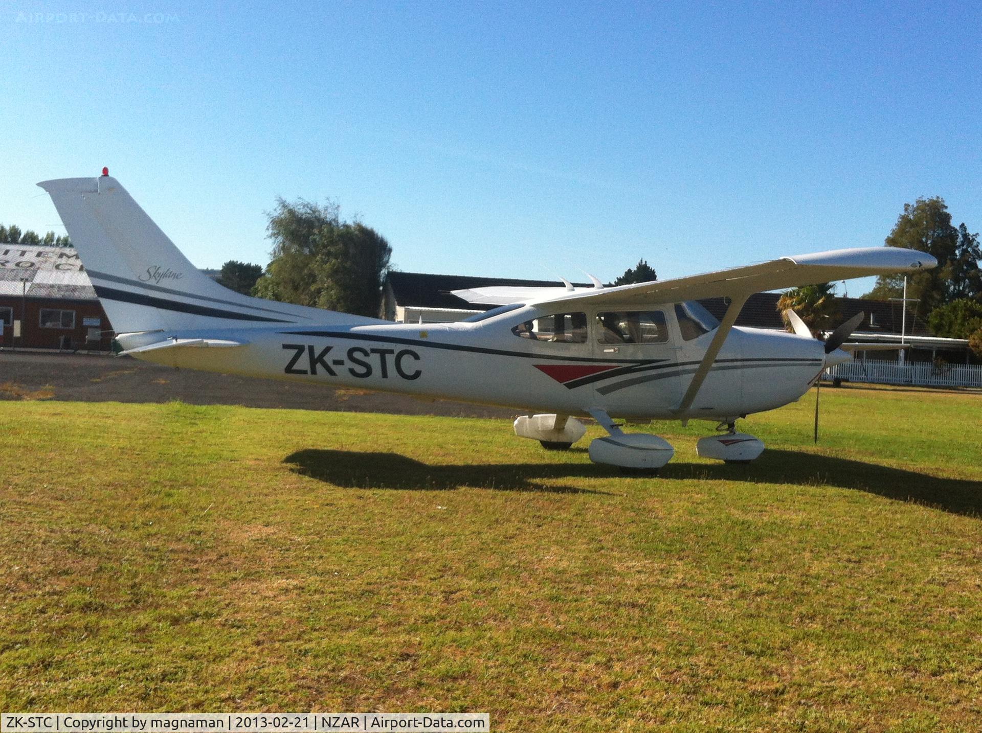ZK-STC, Cessna 182S Skylane C/N 18280175, Sun a bit strong but can still get clear view of this visitor.