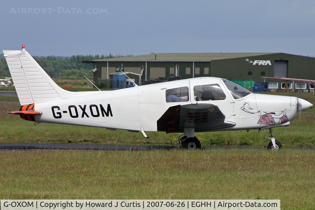 G-OXOM, 1989 Piper PA-28-161 Cadet C/N 28-41285, Hints of the previous, more interesting colour scheme!