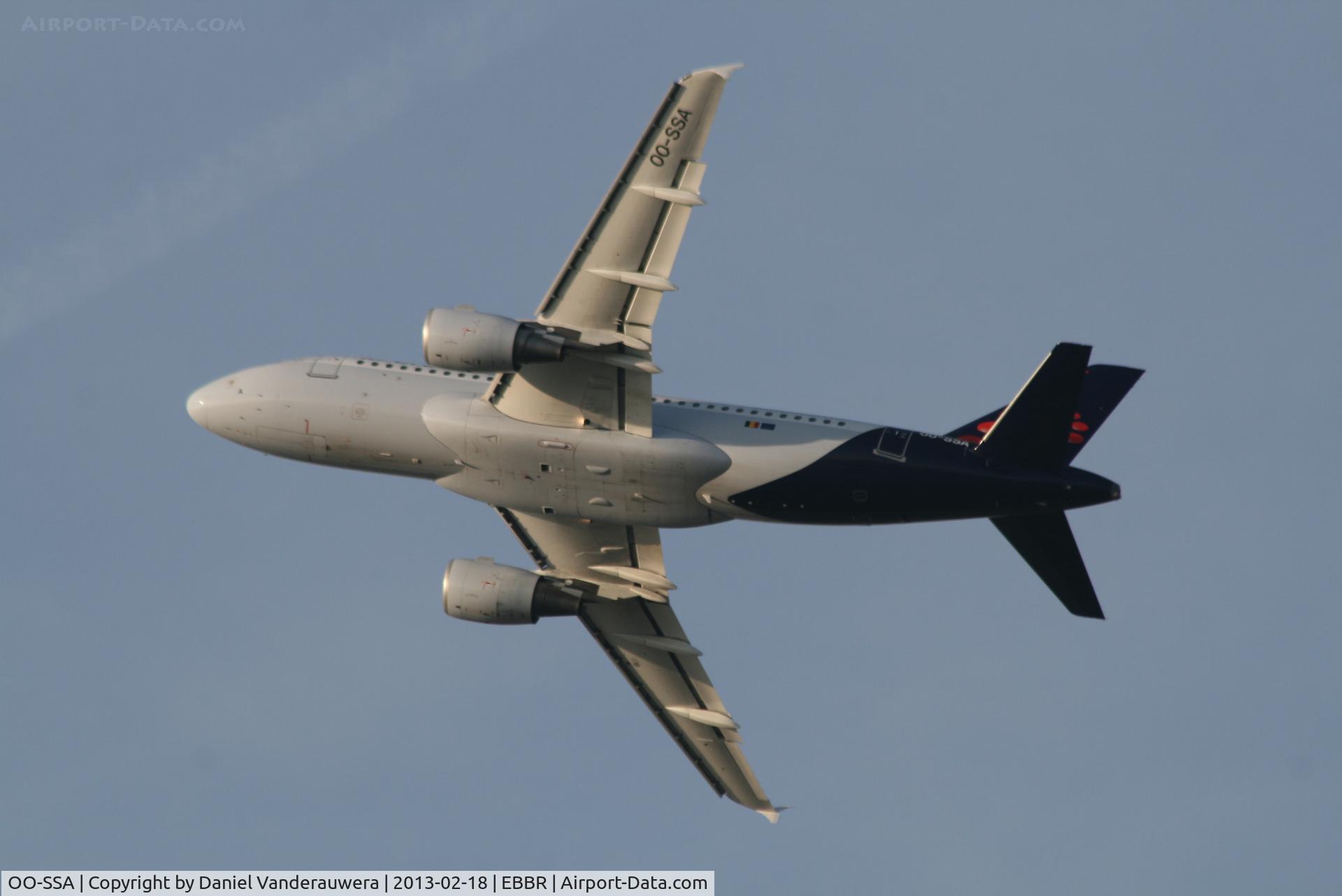OO-SSA, 2005 Airbus A319-111 C/N 2392, Flight SN2177 is climbing from RWY 25R