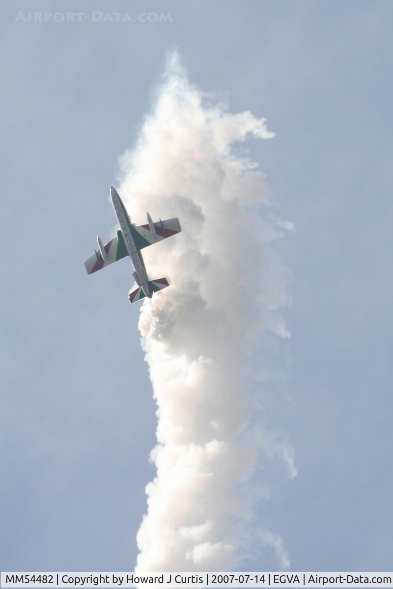 MM54482, Aermacchi MB-339PAN C/N 6677/072/AD011, RIAT 2007. Frecce Tricolori; heading downwards!