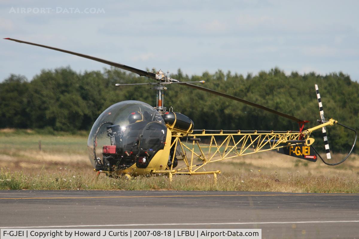 F-GJEI, Bell 47G-2 C/N 2426, Privately owned.