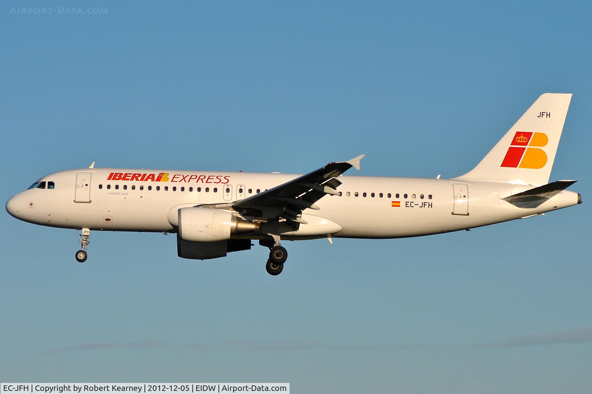 EC-JFH, 2003 Airbus A320-214 C/N 2104, On short finals for r/w 28
