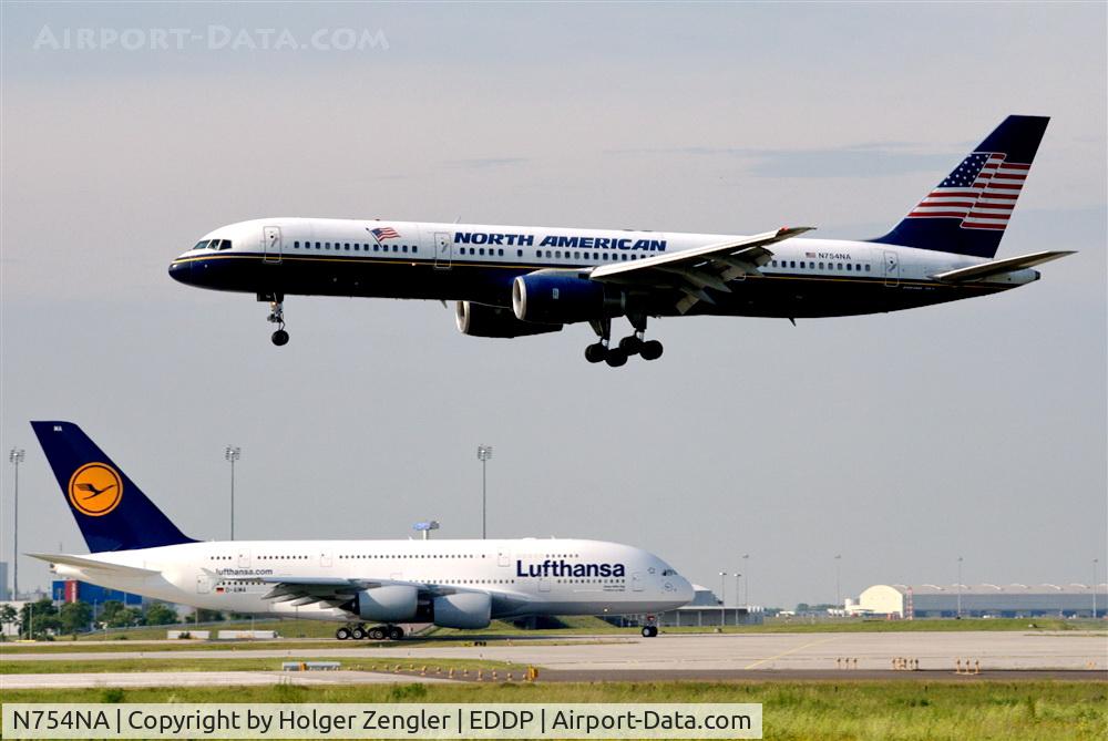 N754NA, 2001 Boeing 757-28A C/N 29381, Rendezvous at rwy 08L....