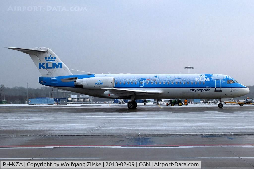 PH-KZA, 1996 Fokker 70 (F-28-070) C/N 11567, With snow