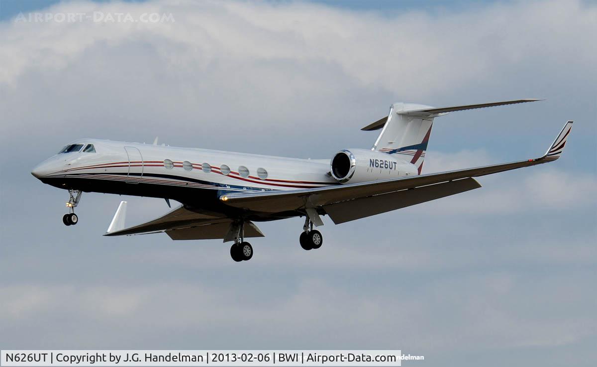 N626UT, 2001 Gulfstream Aerospace G-V C/N 648, On final to 33L