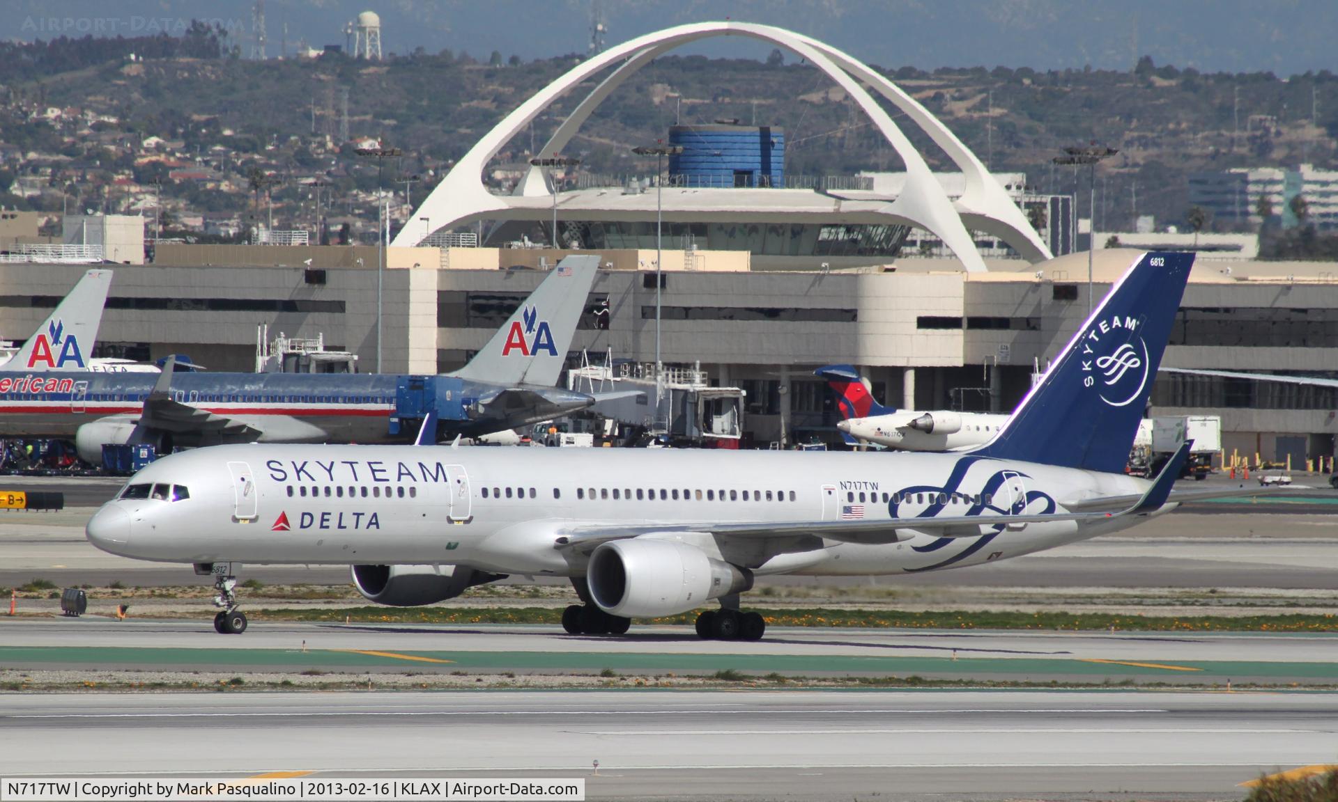 N717TW, 1999 Boeing 757-231 C/N 28485, Boeing 757-200