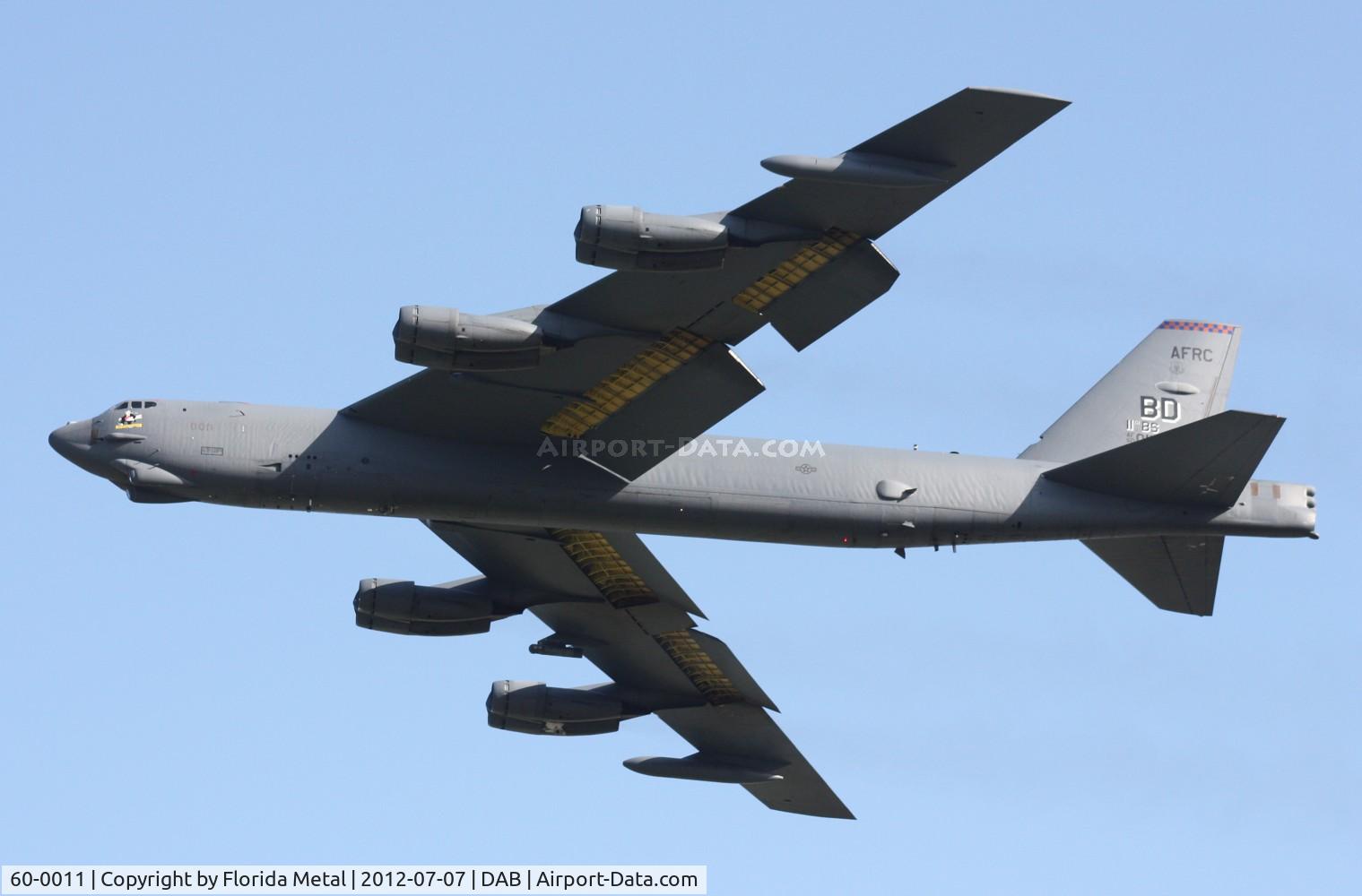 60-0011, 1960 Boeing B-52H Stratofortress C/N 464376, B-52H Stratofortress departing Daytona Beach