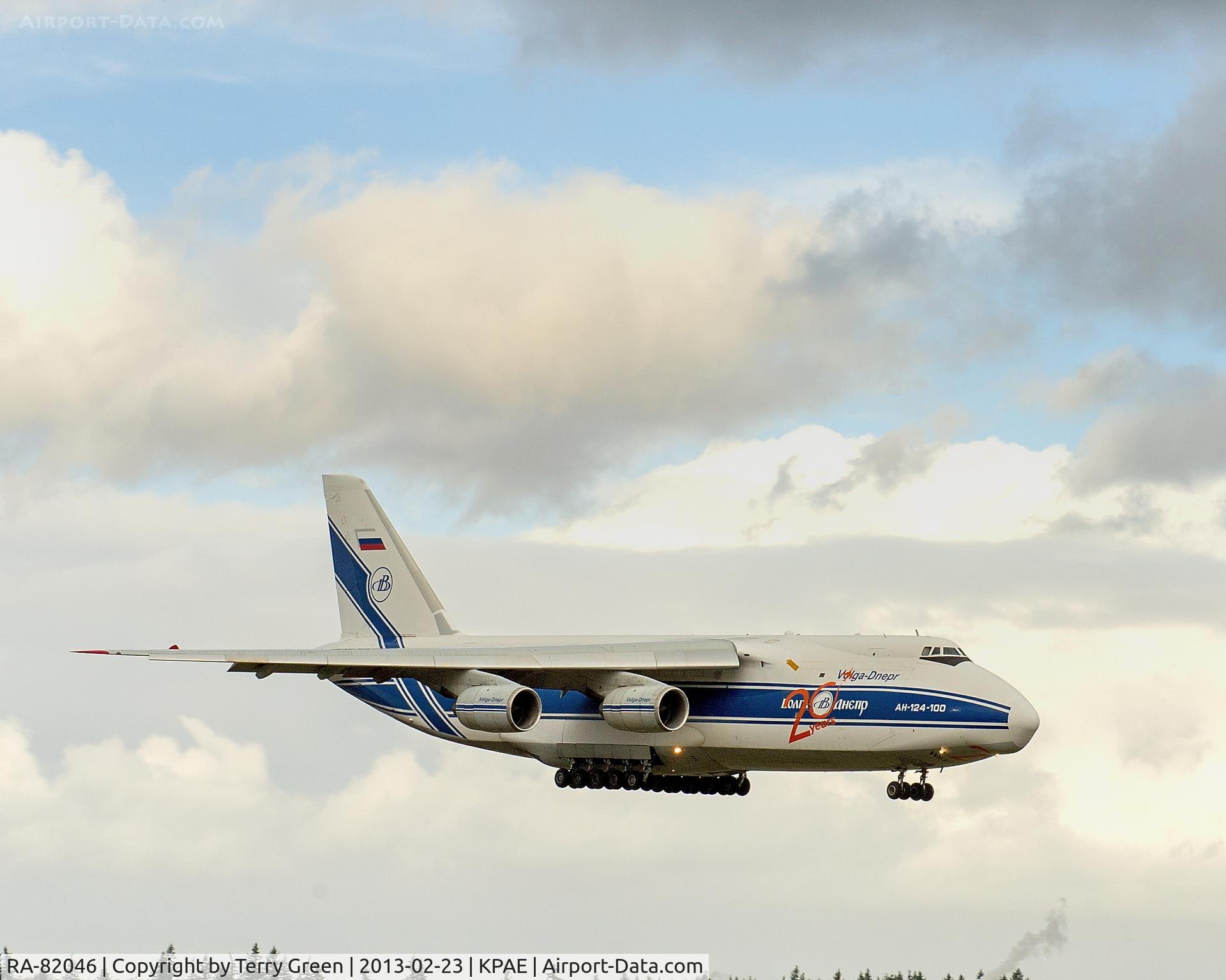 RA-82046, 1992 Antonov An-124-100 Ruslan C/N 9773052255117, Landing at Paine Field, Snohomish County Airport on Runway 16R