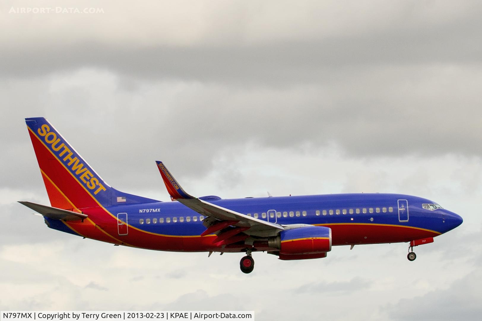 N797MX, 2001 Boeing 737-7H4 C/N 27890, Takeoff @ Paine Field, Snohomish County Airport 16R