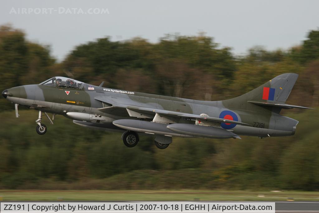 ZZ191, 1959 Hawker Hunter F.58 C/N 41H-697425, Just about to touch down.