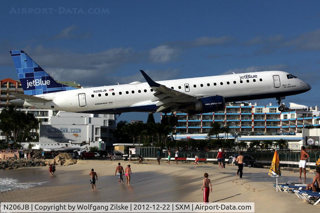 N206JB, 2006 Embraer 190AR (ERJ-190-100IGW) C/N 19000025, visitor