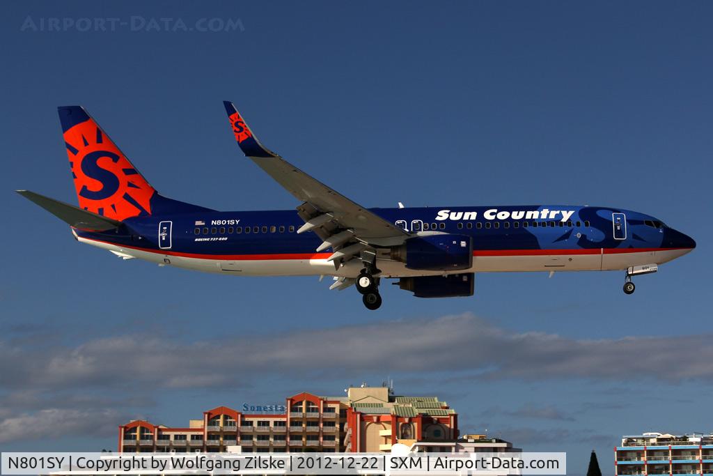 N801SY, 2001 Boeing 737-8Q8 C/N 30332, visitor