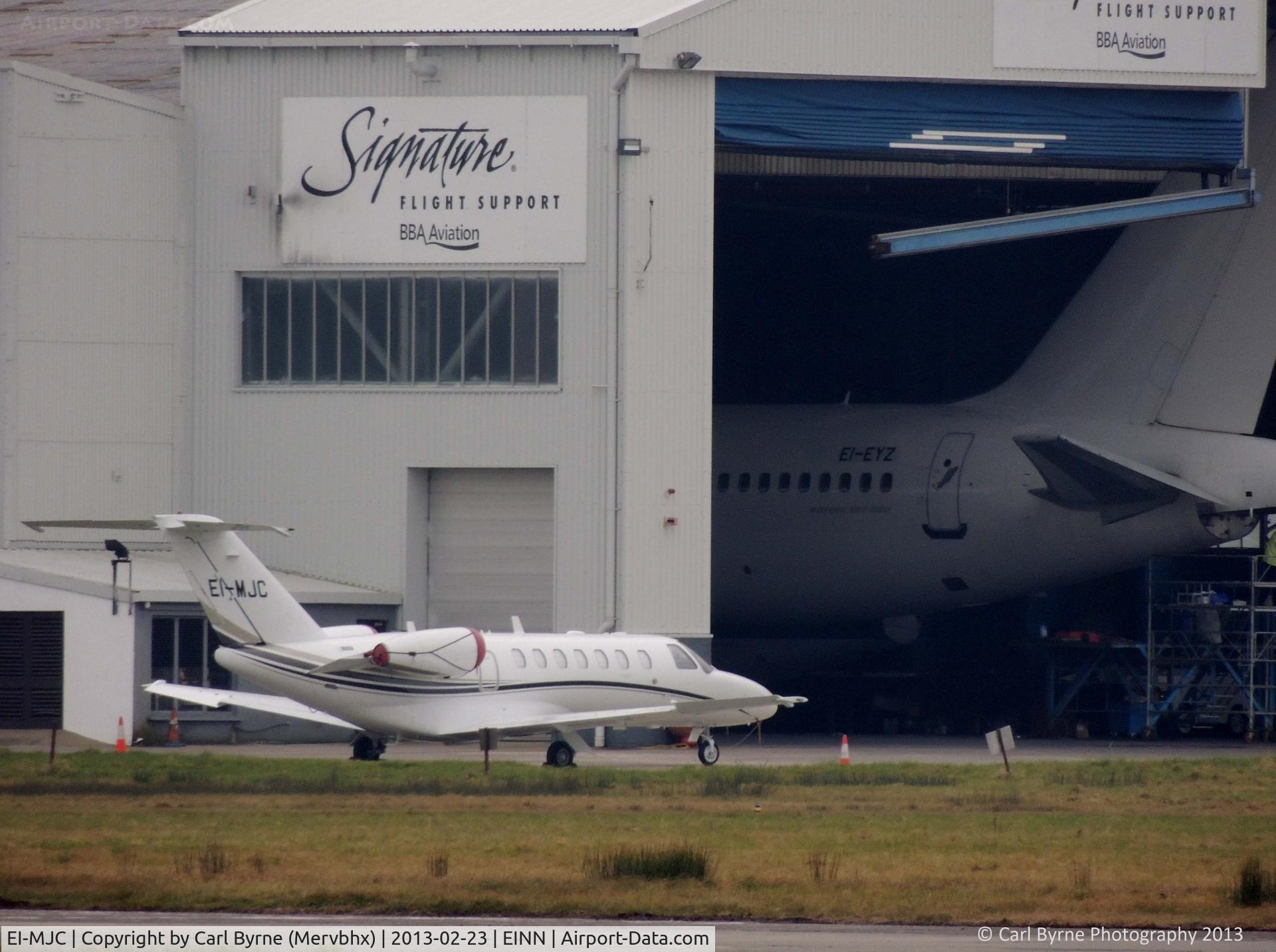 EI-MJC, 2008 Cessna 525B CitationJet CJ3 C/N 525B-0266, With EI-EYZ Boeing 757-2Q8 in the hangar behind.