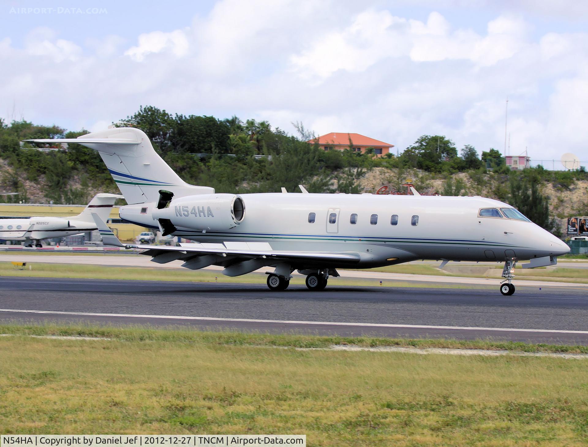 N54HA, 2005 Bombardier Challenger 300 (BD-100-1A10) C/N 20076, N54HA