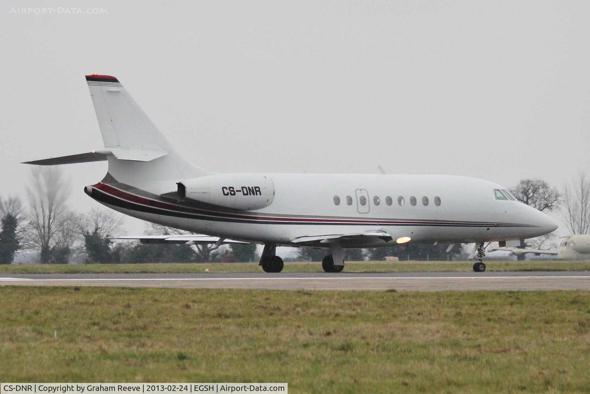 CS-DNR, 2000 Dassault Falcon 2000 C/N 120, Lined up on runway 09.
