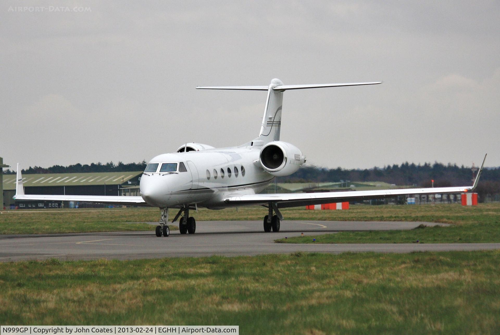 N999GP, 1988 Gulfstream Aerospace G-IV C/N 1061, Taxiing to depart on 08