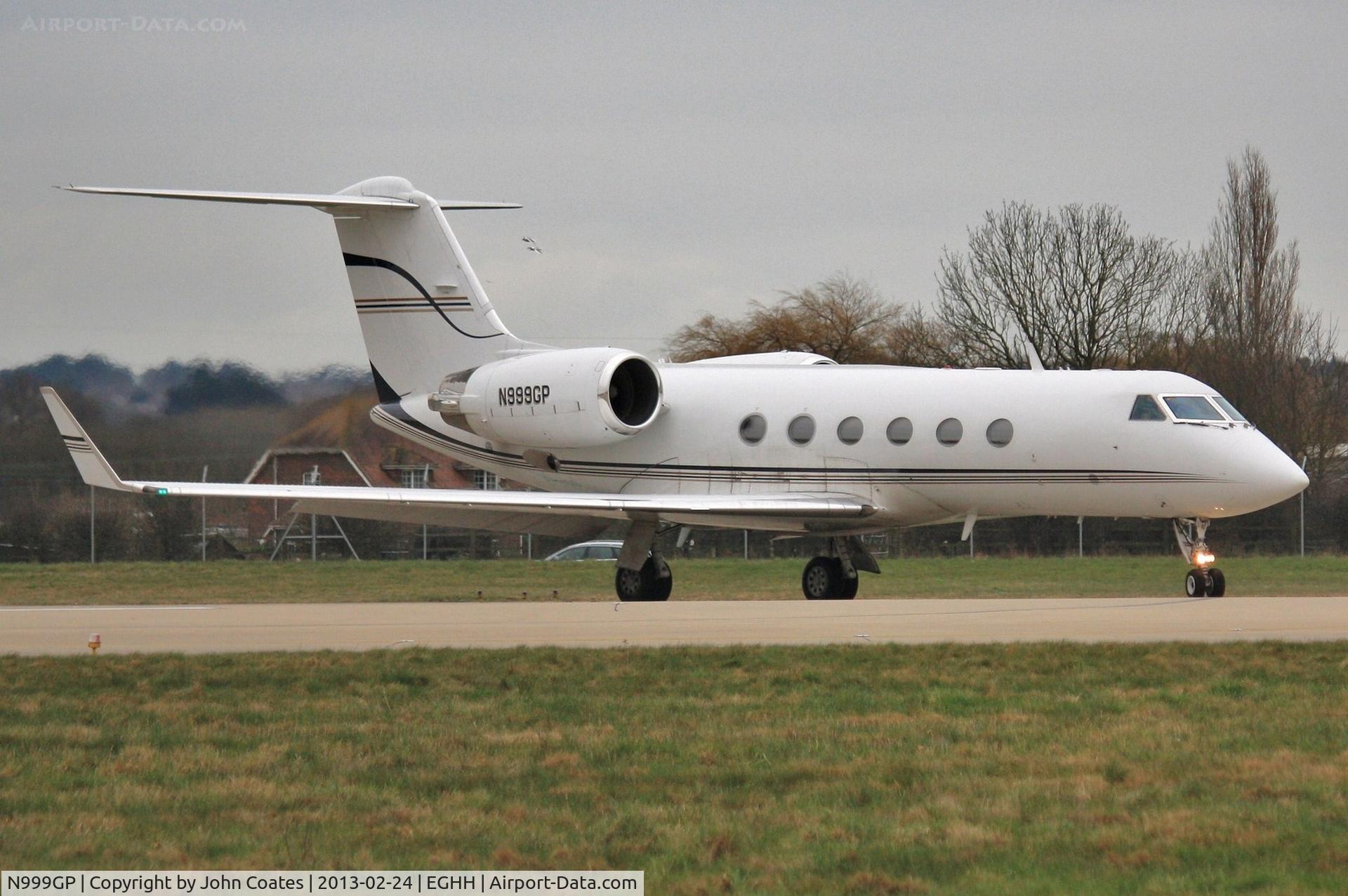 N999GP, 1988 Gulfstream Aerospace G-IV C/N 1061, Back tracking 08 to depart