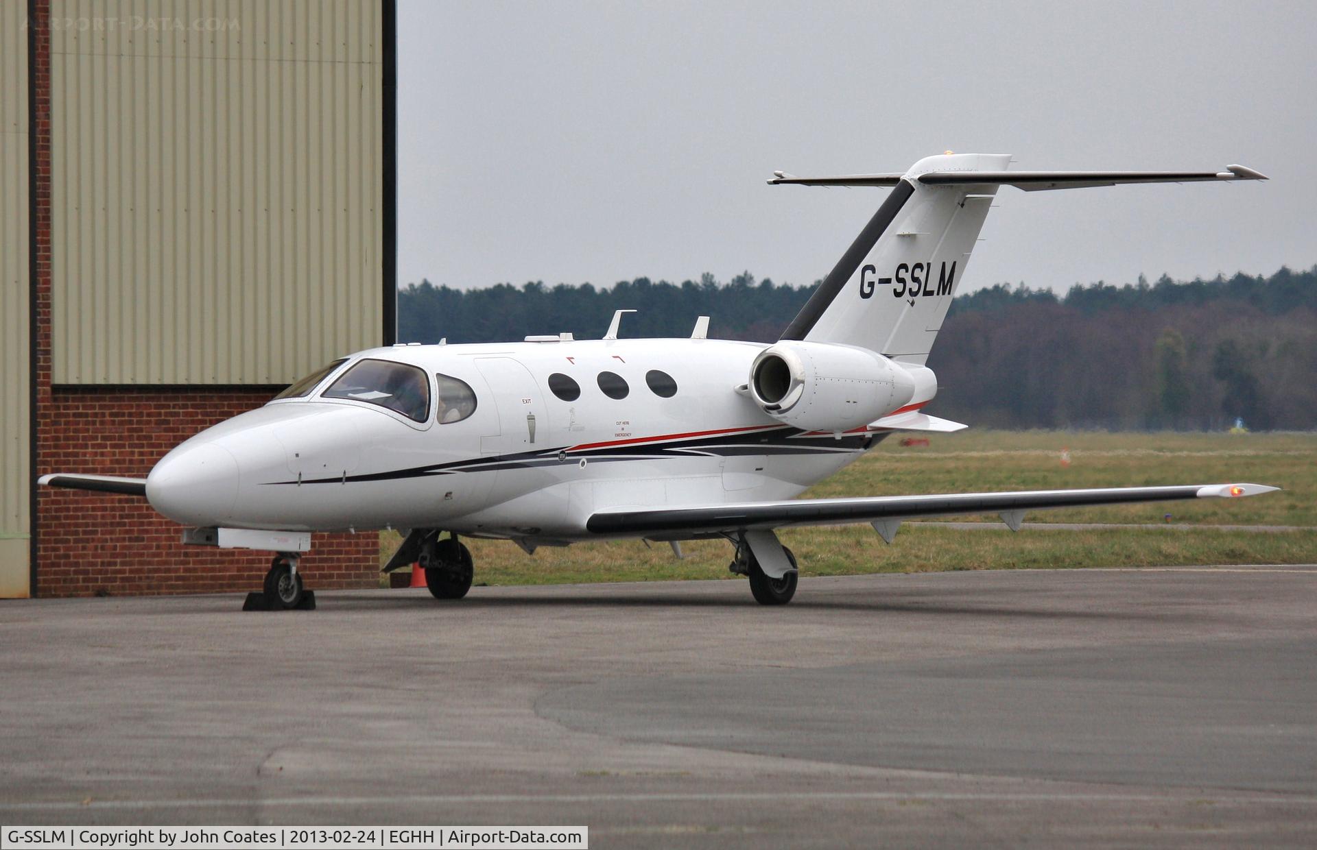 G-SSLM, 2009 Cessna 510 Citation Mustang Citation Mustang C/N 510-0190, Arriving at Sigs.