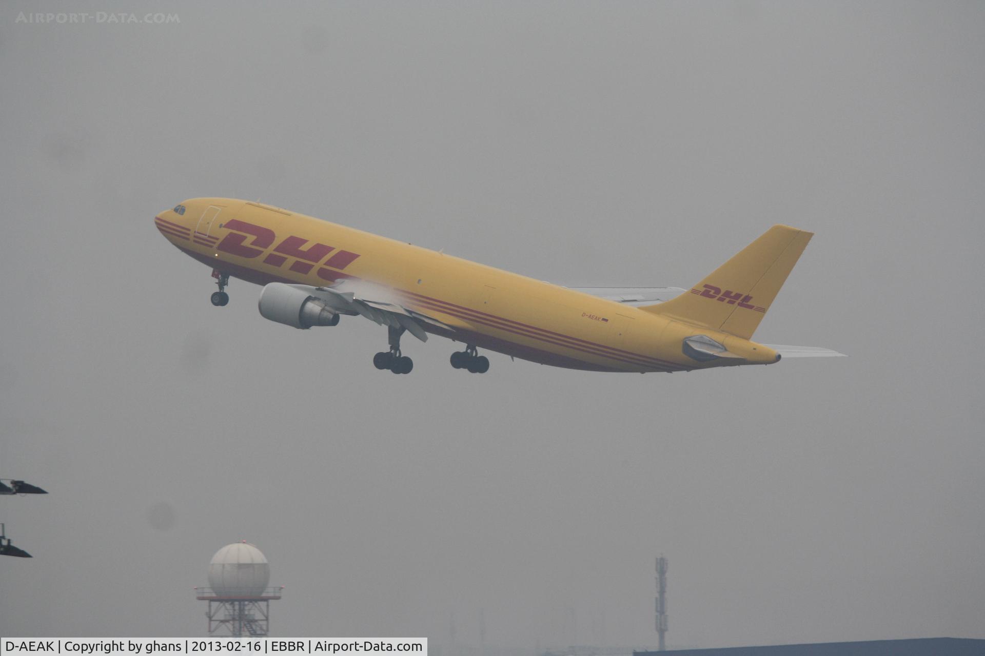 D-AEAK, 1992 Airbus A300B4-622R(F) C/N 670, Departing rw25R