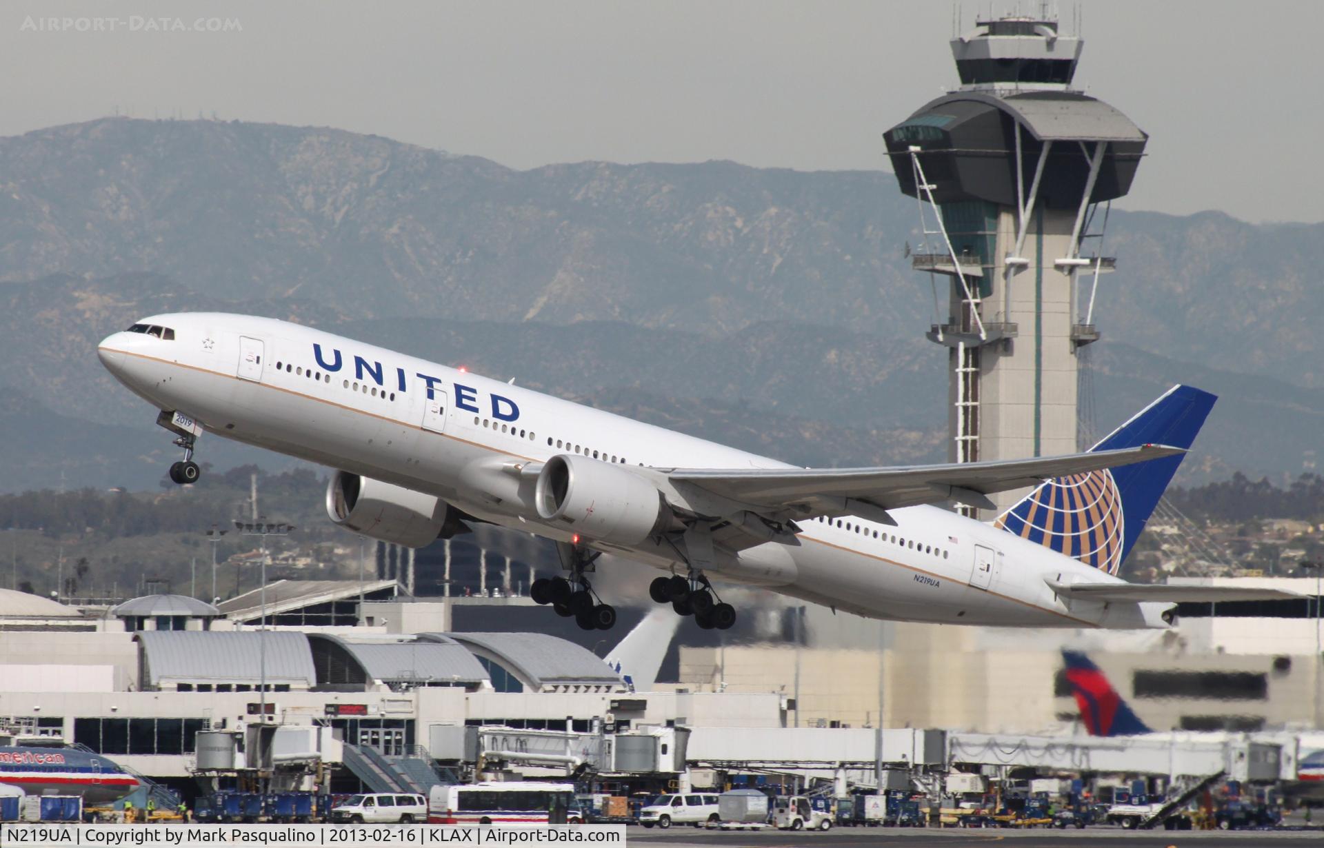 N219UA, 2001 Boeing 777-222 C/N 30551, Boeing 777-200