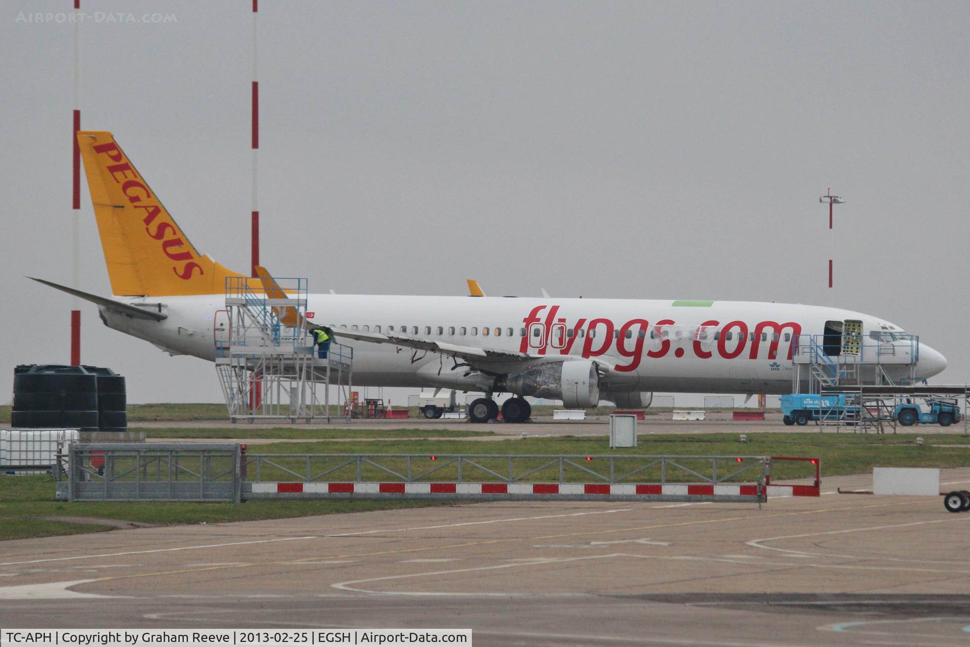 TC-APH, 2001 Boeing 737-8S3 C/N 29250/792, Parked at Norwich with engine covers off and engines covered in plastic sheets.