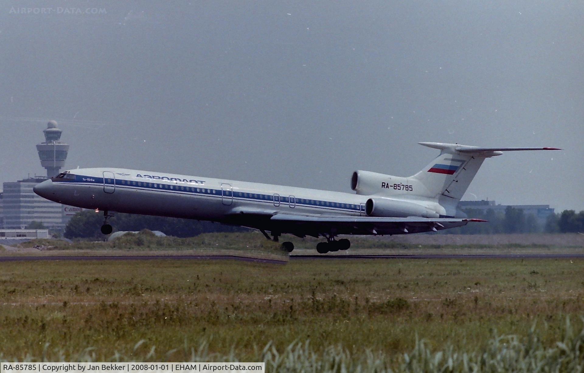 RA-85785, 1993 Tupolev Tu-154M C/N 93A969, Juni 1996 just after take off