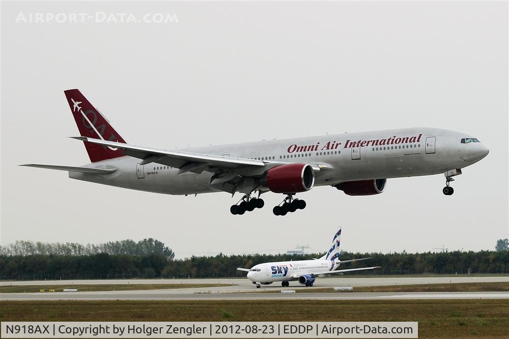 N918AX, 1997 Boeing 777-222 C/N 26935, Rendevouz at rwy 26R....
