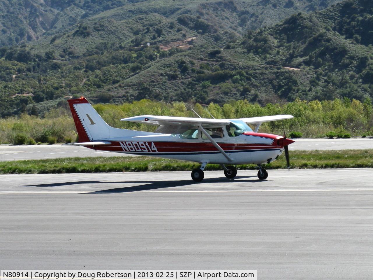N80914, 1976 Cessna 172M C/N 17266799, 1976 Cessna 172M SKYHAWK, Lycoming O-320-E2D 150 Hp, landing roll Rwy 22