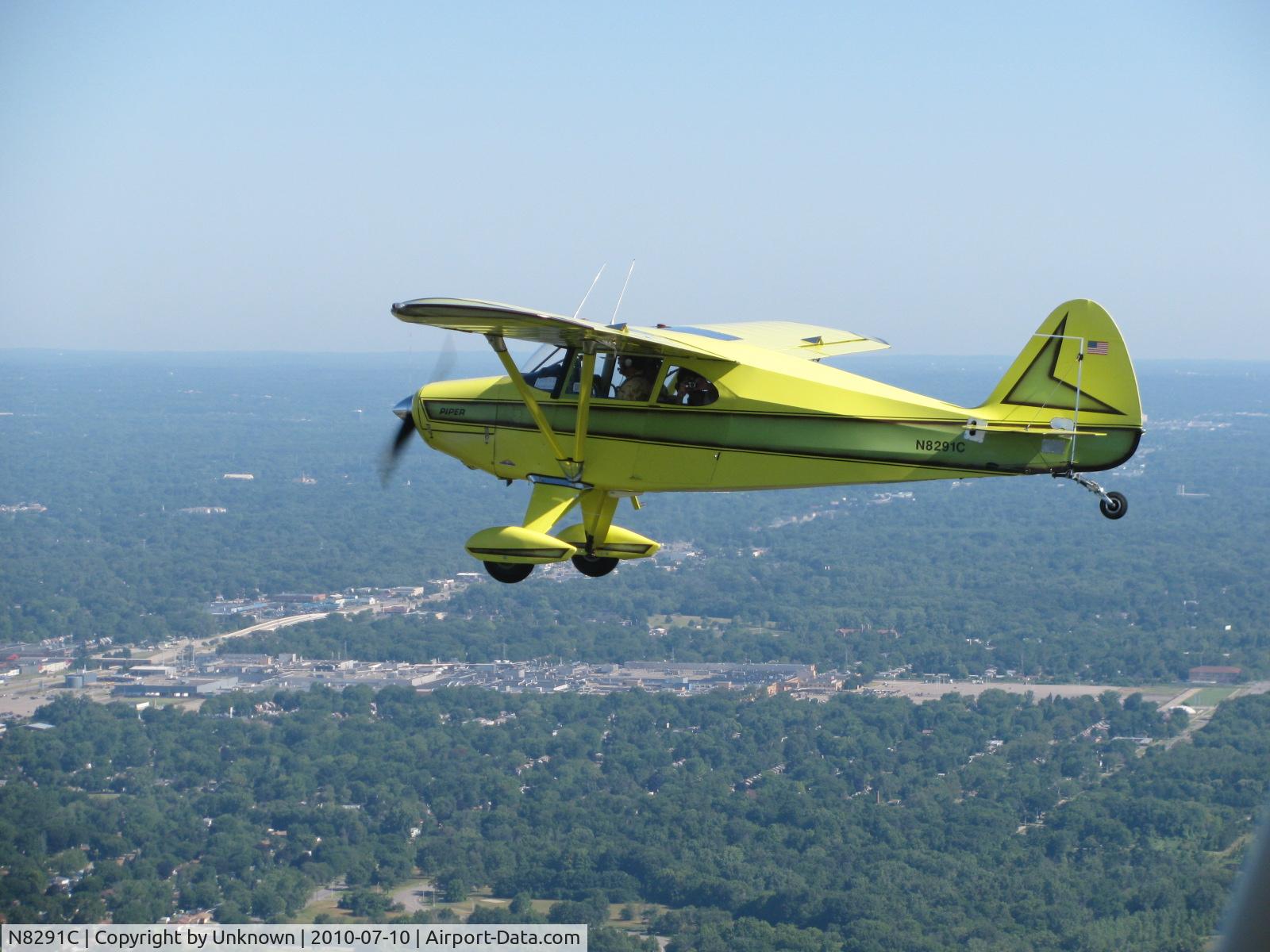 N8291C, 1954 Piper PA-22-135 Tri-Pacer C/N 22-2356, PA-22/20 over Detroit Suburbs.  Summer 2010.